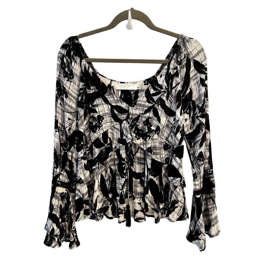 ASTR the Label Size Medium M Boho Peasant Blouse Bell Sleeve Black White